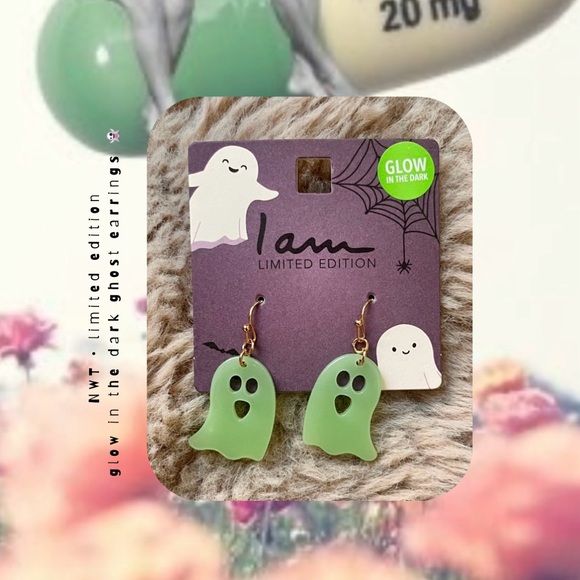 🆕 🎉 limited edition glow in the dark dangling ghost earrings 👻 - Picture 1 of 9
